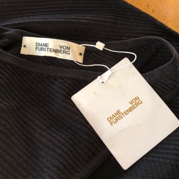 NWT Dian Von Furstenberg asymmetric cut out top - Picture 6 of 8